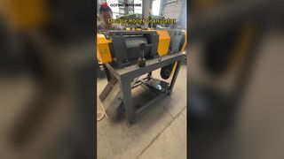 Fertilizer granulator equipped with a vibrating screening machine